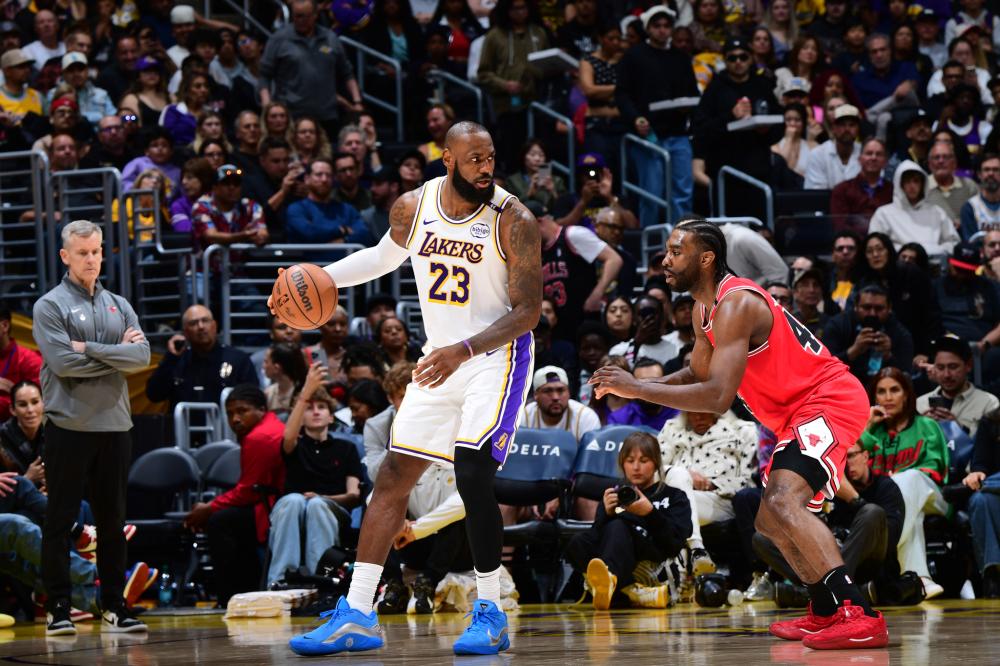 虽然他在比 虽然他在比